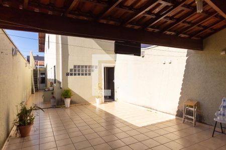 Casa à venda com 155m², 3 quartos e 4 vagasQuintal