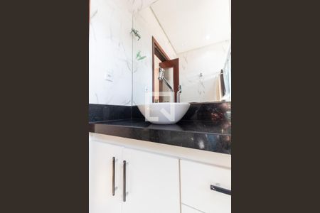 Casa à venda com 155m², 3 quartos e 4 vagasBanheiro da Suíte 1