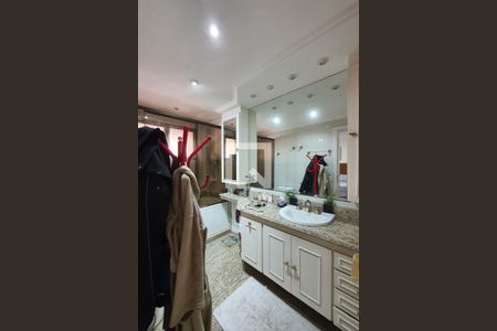 Apartamento à venda com 175m², 4 quartos e 3 vagasBanheiro da suíte 2