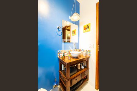 Casa à venda com 180m², 3 quartos e 3 vagas Casa à venda com 180m², 3 quartos e 3 vagasBanheiro Social