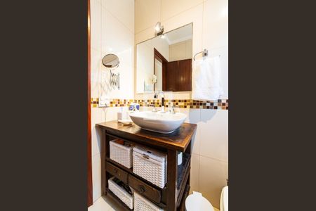 Casa à venda com 180m², 3 quartos e 3 vagas Casa à venda com 180m², 3 quartos e 3 vagasBanheiro da Suíte