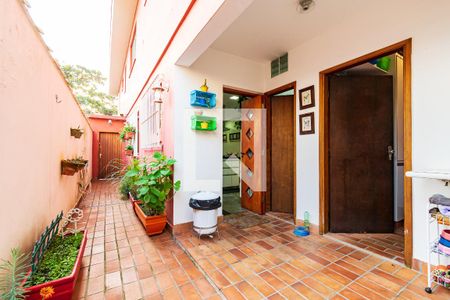 Casa à venda com 180m², 3 quartos e 3 vagas Casa à venda com 180m², 3 quartos e 3 vagasQuintal
