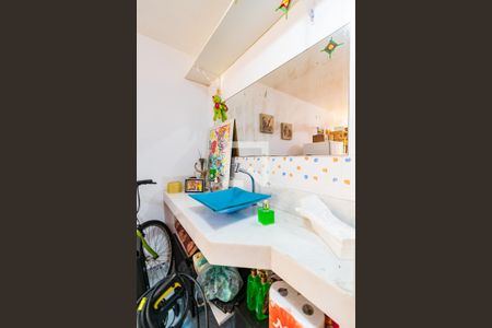 Casa à venda com 180m², 3 quartos e 3 vagas Casa à venda com 180m², 3 quartos e 3 vagasBanheiro da Garagem