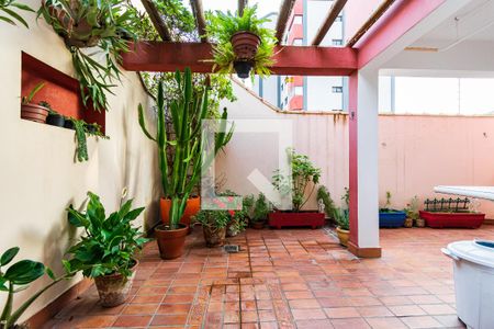 Casa à venda com 180m², 3 quartos e 3 vagas Casa à venda com 180m², 3 quartos e 3 vagasQuintal