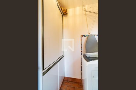 Casa à venda com 180m², 3 quartos e 3 vagas Casa à venda com 180m², 3 quartos e 3 vagasLavanderia