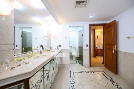 Apartamento à venda com 498m², 4 quartos e 4 vagas Apartamento à venda com 498m², 4 quartos e 4 vagasSuíte 4 Banheiro