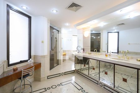 Apartamento à venda com 498m², 4 quartos e 4 vagas Apartamento à venda com 498m², 4 quartos e 4 vagasSuíte 4 Banheiro