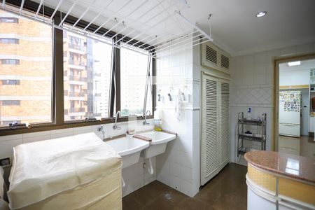 Apartamento à venda com 498m², 4 quartos e 4 vagas Apartamento à venda com 498m², 4 quartos e 4 vagasLavanderia