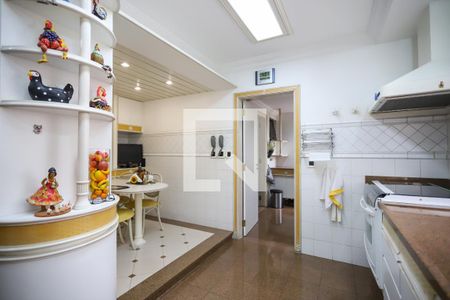 Apartamento à venda com 498m², 4 quartos e 4 vagas Apartamento à venda com 498m², 4 quartos e 4 vagasCozinha