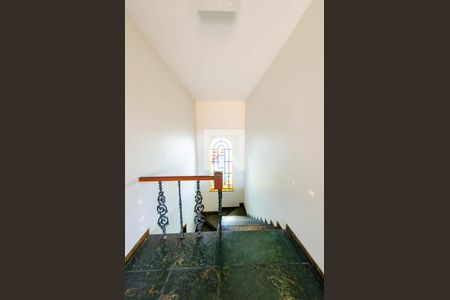 Casa para alugar com 350m², 5 quartos e 4 vagasEscada