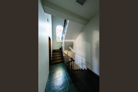 Casa para alugar com 350m², 5 quartos e 4 vagasEscada