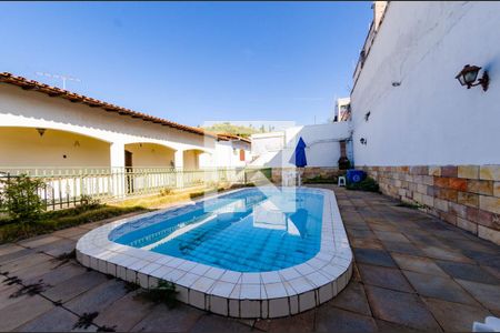 Casa para alugar com 350m², 5 quartos e 4 vagasPiscina