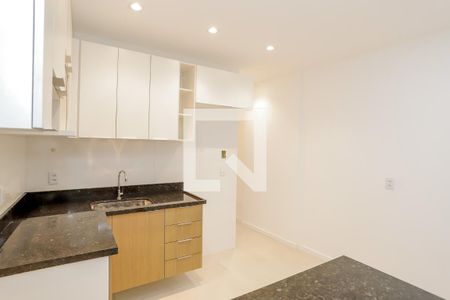 Sala / Cozinha de apartamento para alugar com 2 quartos, 55m² em Copacabana, Rio de Janeiro