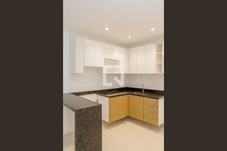 Sala / Cozinha de apartamento para alugar com 2 quartos, 55m² em Copacabana, Rio de Janeiro