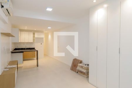 Sala / Cozinha de apartamento para alugar com 2 quartos, 55m² em Copacabana, Rio de Janeiro