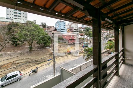 Varanda Sala de casa para alugar com 4 quartos, 110m² em Ouro Preto, Belo Horizonte