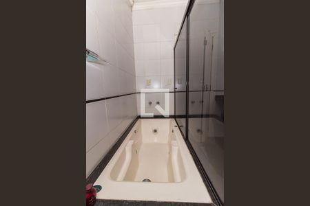 Casa à venda com 285m², 4 quartos e 2 vagasBanheiro da Suite