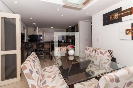 Casa à venda com 285m², 4 quartos e 2 vagascozinha