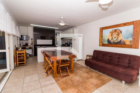 Casa à venda com 285m², 4 quartos e 2 vagasSalão de Festas