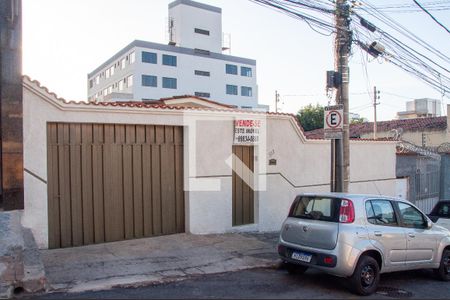 Casa à venda com 360m², 2 quartos e 3 vagasFachada