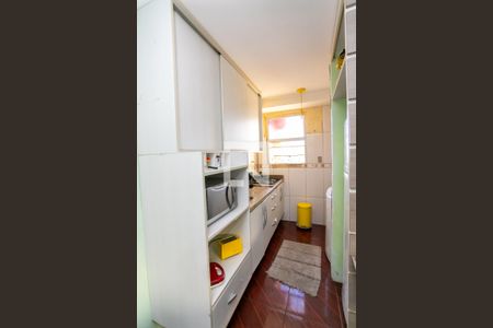 Cozinha de apartamento à venda com 2 quartos, 55m² em Mário Quintana, Porto Alegre