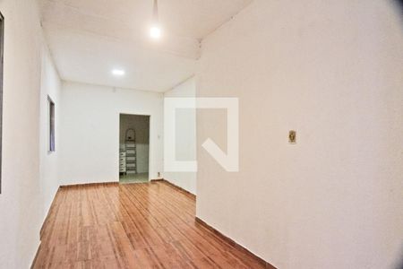 Sala de casa para alugar com 3 quartos, 100m² em Vila Serralheiro, São Paulo