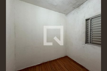 Quarto 2 de casa para alugar com 3 quartos, 100m² em Vila Serralheiro, São Paulo