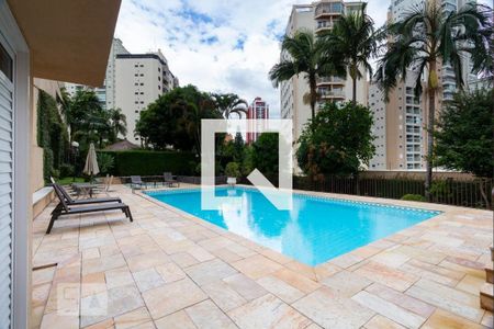 Apartamento à venda com 300m², 4 quartos e 3 vagasÁrea comum - Piscina