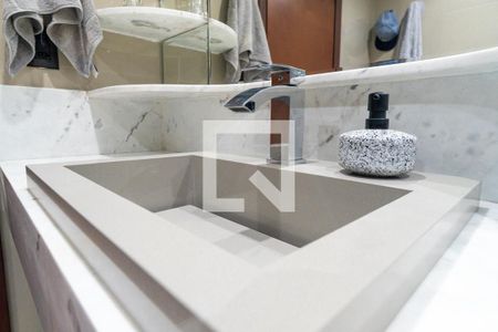 Apartamento à venda com 300m², 4 quartos e 3 vagasBanheiro da Suíte 1 Detalhe