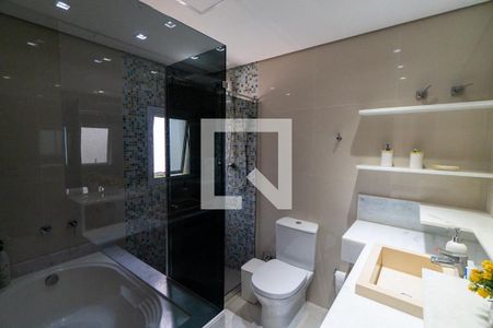 Apartamento à venda com 300m², 4 quartos e 3 vagasBanheiro da Suíte 3