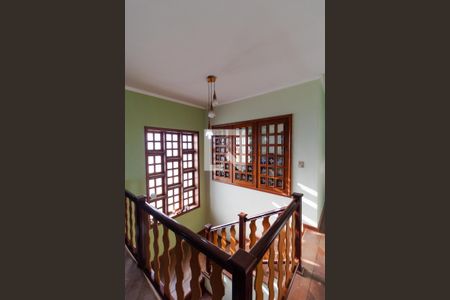 Casa à venda com 270m², 3 quartos e 4 vagas Casa à venda com 270m², 3 quartos e 4 vagasEscada