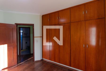 Casa à venda com 270m², 3 quartos e 4 vagas Casa à venda com 270m², 3 quartos e 4 vagasQuarto 01