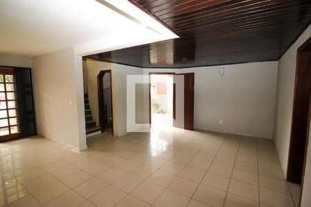 Sala de casa à venda com 4 quartos, 205m² em Cavalhada, Porto Alegre