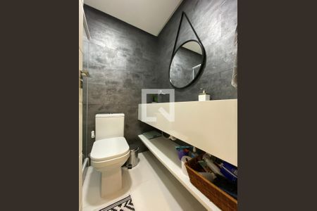 Apartamento à venda com 215m², 3 quartos e 2 vagas Apartamento à venda com 215m², 3 quartos e 2 vagasBanheiro social