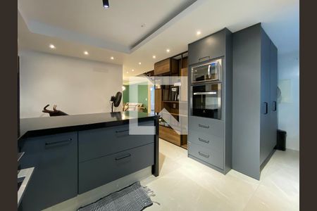 Apartamento à venda com 215m², 3 quartos e 2 vagas Apartamento à venda com 215m², 3 quartos e 2 vagasCozinha