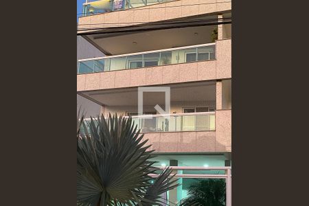 Apartamento à venda com 215m², 3 quartos e 2 vagas Apartamento à venda com 215m², 3 quartos e 2 vagasFachada