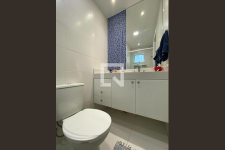 Apartamento à venda com 215m², 3 quartos e 2 vagas Apartamento à venda com 215m², 3 quartos e 2 vagasBanheiro da suíte 2