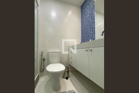 Apartamento à venda com 215m², 3 quartos e 2 vagas Apartamento à venda com 215m², 3 quartos e 2 vagasBanheiro da suíte 2