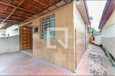 Casa à venda com 142m², 3 quartos e 2 vagas Casa à venda com 142m², 3 quartos e 2 vagasEntrada / Lateral