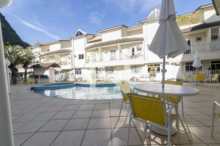 Casa de condomínio à venda com 110m², 3 quartos e 1 vagaÁrea comum - Piscina