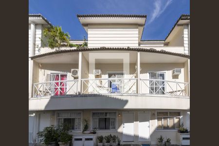 Casa de condomínio à venda com 110m², 3 quartos e 1 vagaFachada