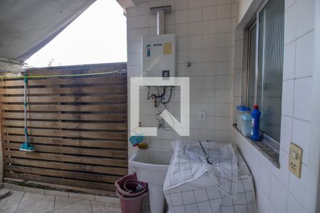 Casa de condomínio à venda com 110m², 3 quartos e 1 vagaÁrea de Serviço - Banheiro