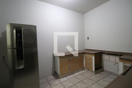 Casa à venda com 472m², 4 quartos e 5 vagasCozinha 2 Subsolo
