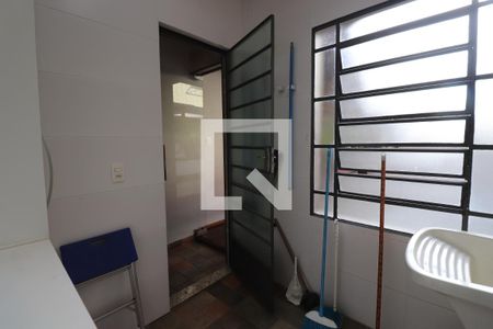 Casa à venda com 472m², 4 quartos e 5 vagasLavanderia