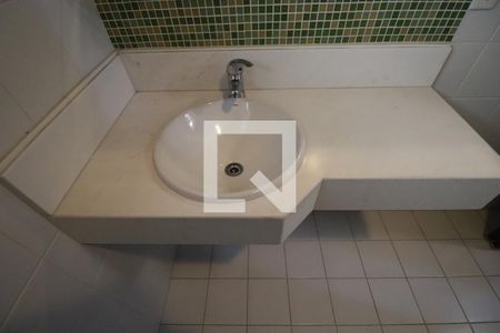 Casa à venda com 472m², 4 quartos e 5 vagasBanheiro da Suíte 2