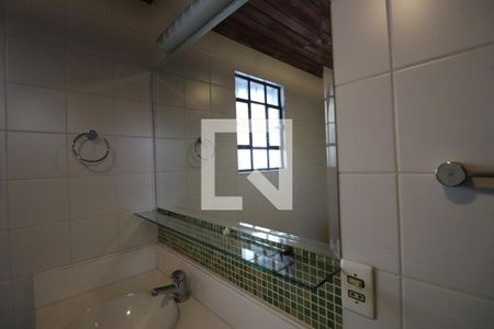 Casa à venda com 472m², 4 quartos e 5 vagasBanheiro da Suíte 2