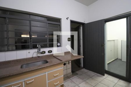 Casa à venda com 472m², 4 quartos e 5 vagasCozinha 2 Subsolo