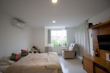 Suíte de casa de condomínio à venda com 4 quartos, 350m² em Vargem Pequena, Rio de Janeiro