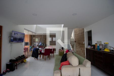 Sala de casa de condomínio à venda com 4 quartos, 350m² em Vargem Pequena, Rio de Janeiro