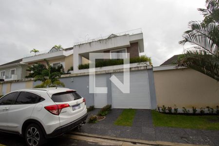 Casa de condomínio à venda com 350m², 4 quartos e 3 vagas Casa de condomínio à venda com 350m², 4 quartos e 3 vagasFachada da Casa